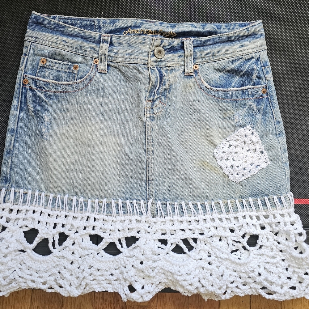American Eagle Outfitters Blue Denim Skirt with White Crochet Hem - Picture 3 of 8
